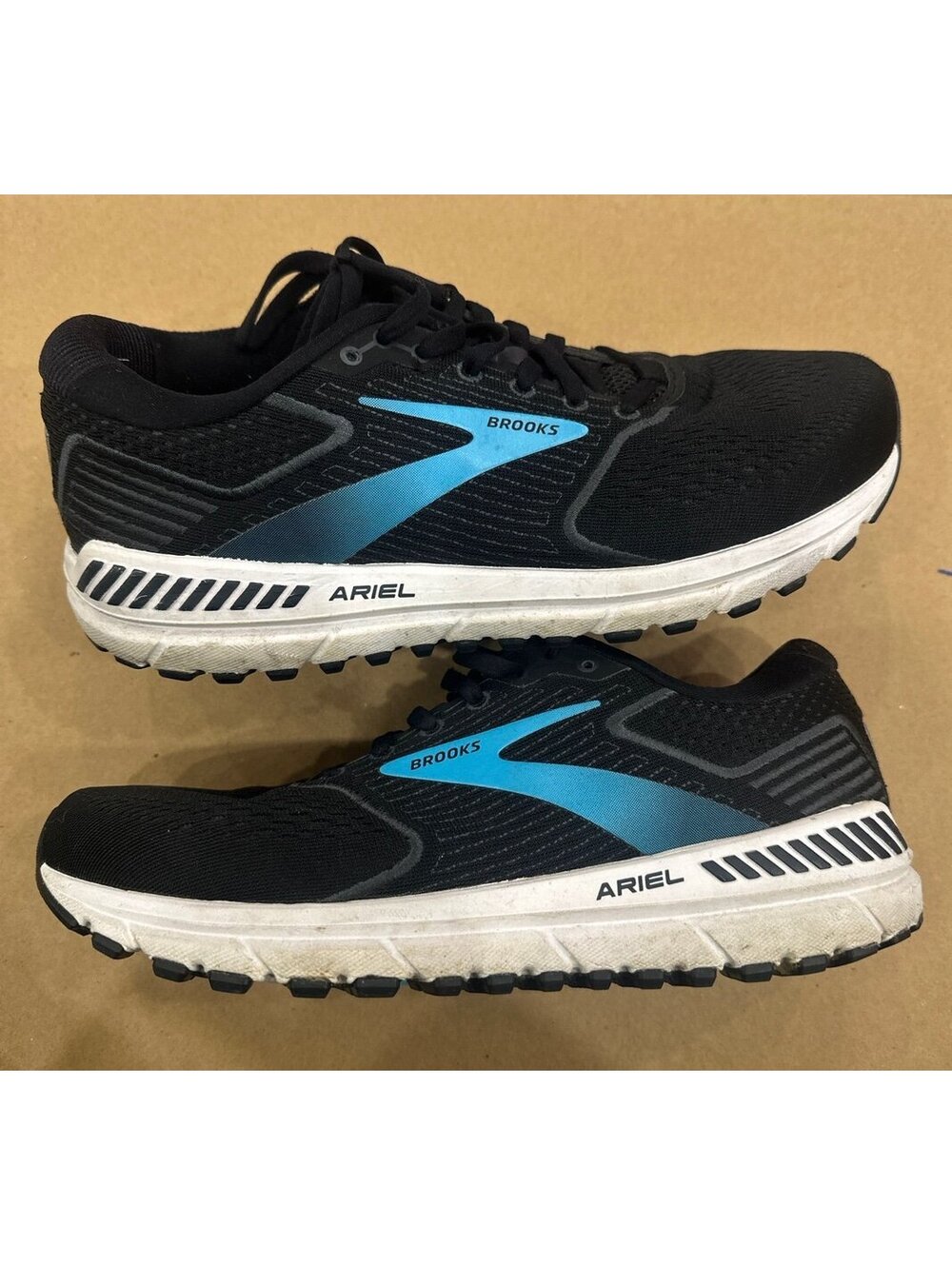 Brooks Ariel size 9.5